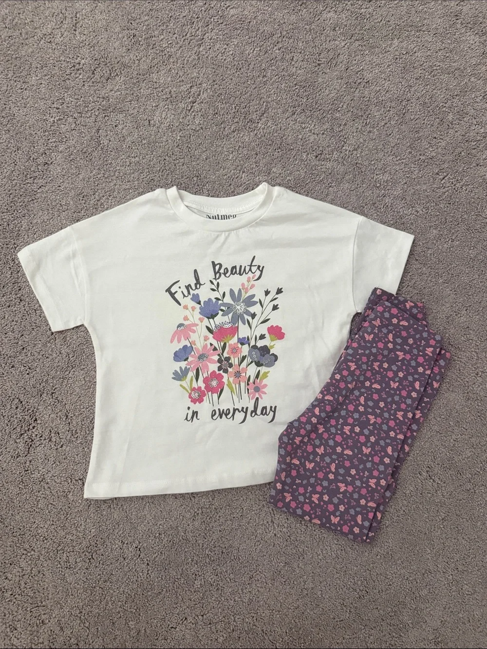 Nutmeg White Floral 'Find Beauty' Kids Set with Purple Heart Print Pants